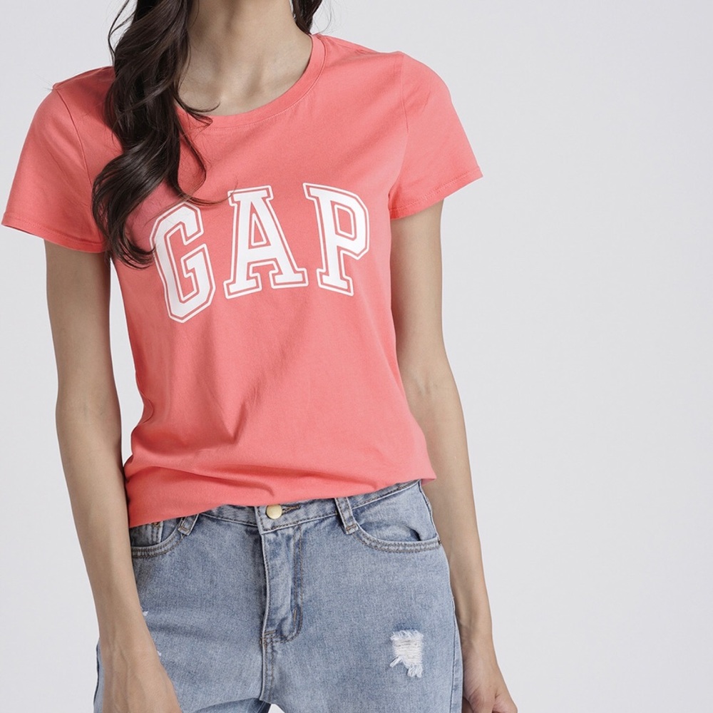 *SOLD* Gap Tee Shirt Size M